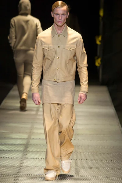 Look 22